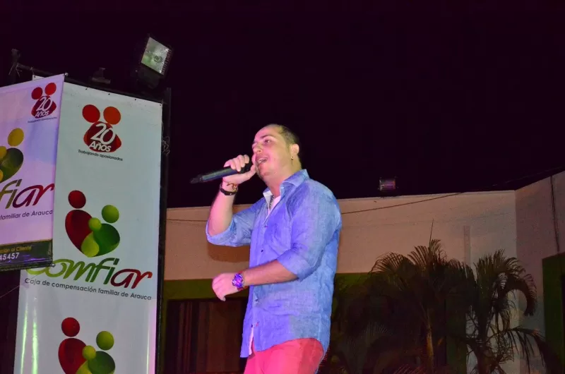 Cantó en la ceremonia de elección y coronación de la señorita Arauca 2013.